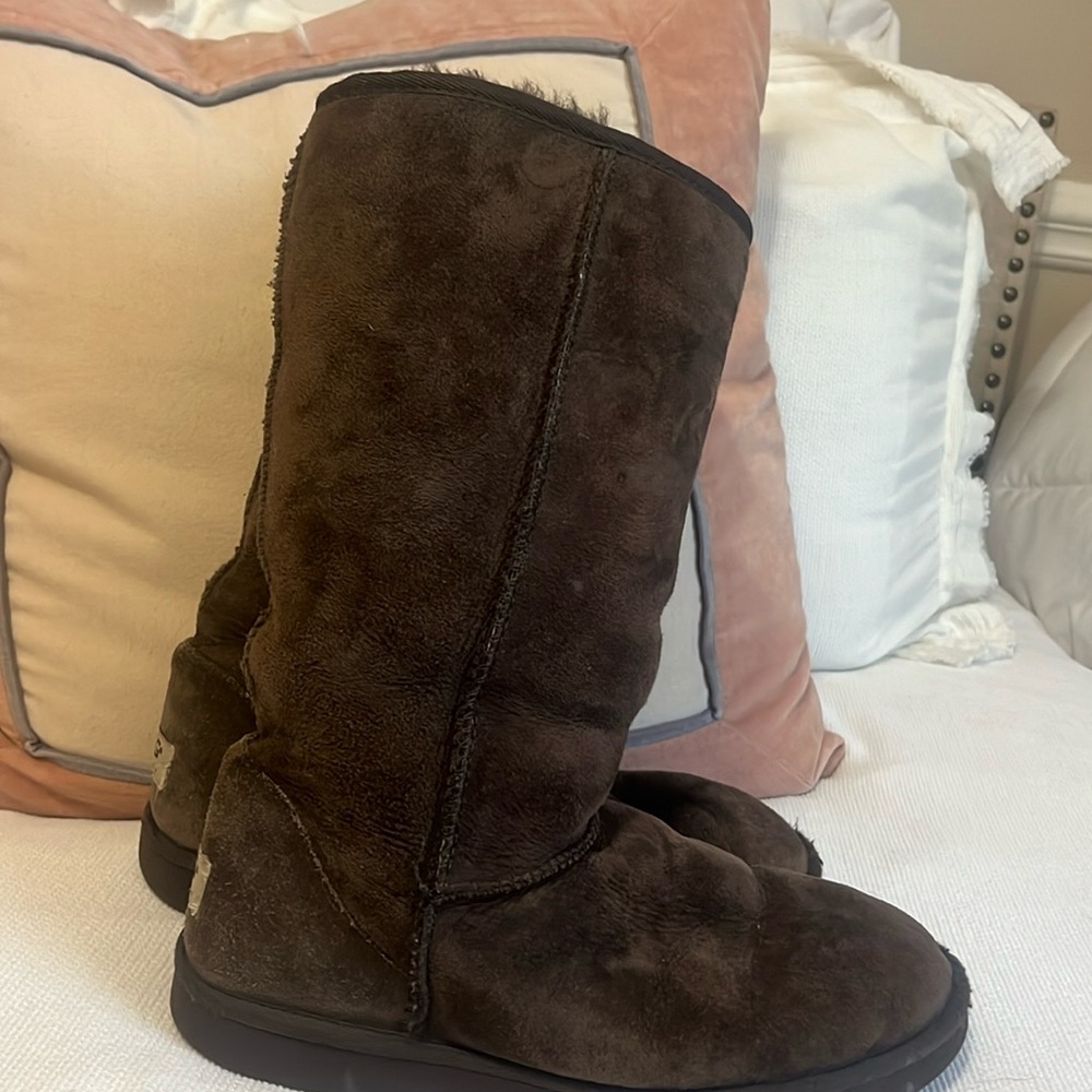 Size 9 women’s Ugg boots